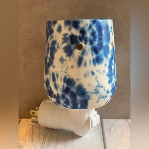 Scentsy Tie Die wall plug warmer